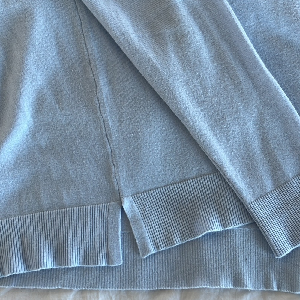 Versatile V-Neckline Sweater With Ribbed Details - image 4